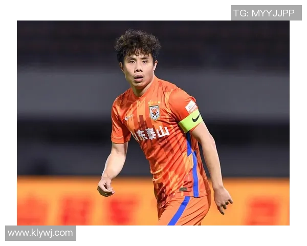 六号球星的荣耀征程：从草根到足坛传奇的蜕变与崛起