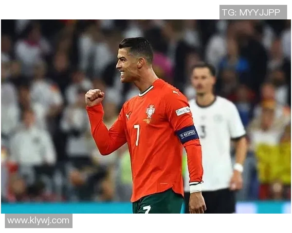 足球史上十大传奇球星风采回顾 突破时代的巅峰表现 足球史上十大传奇球星风采回顾 突破时代的巅峰表现