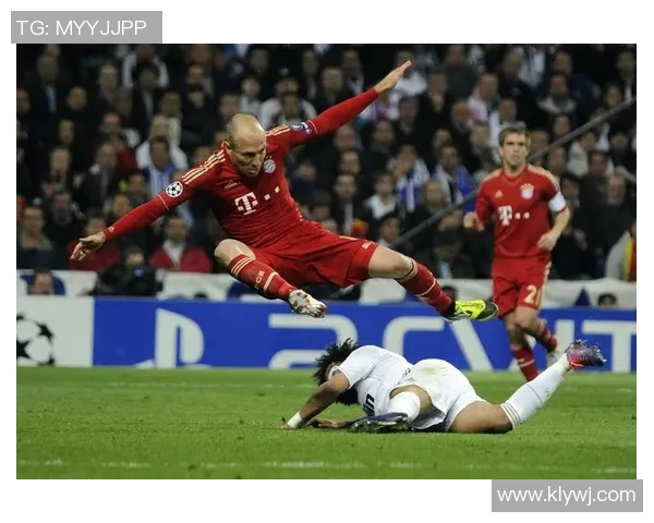 全球足球球星巅峰排名盘点：历史最佳球员全景解析与数据对比