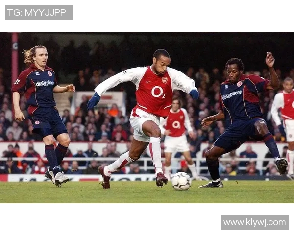 纵观历史盘点那些曾被誉为第十位足球巨星的传奇人物